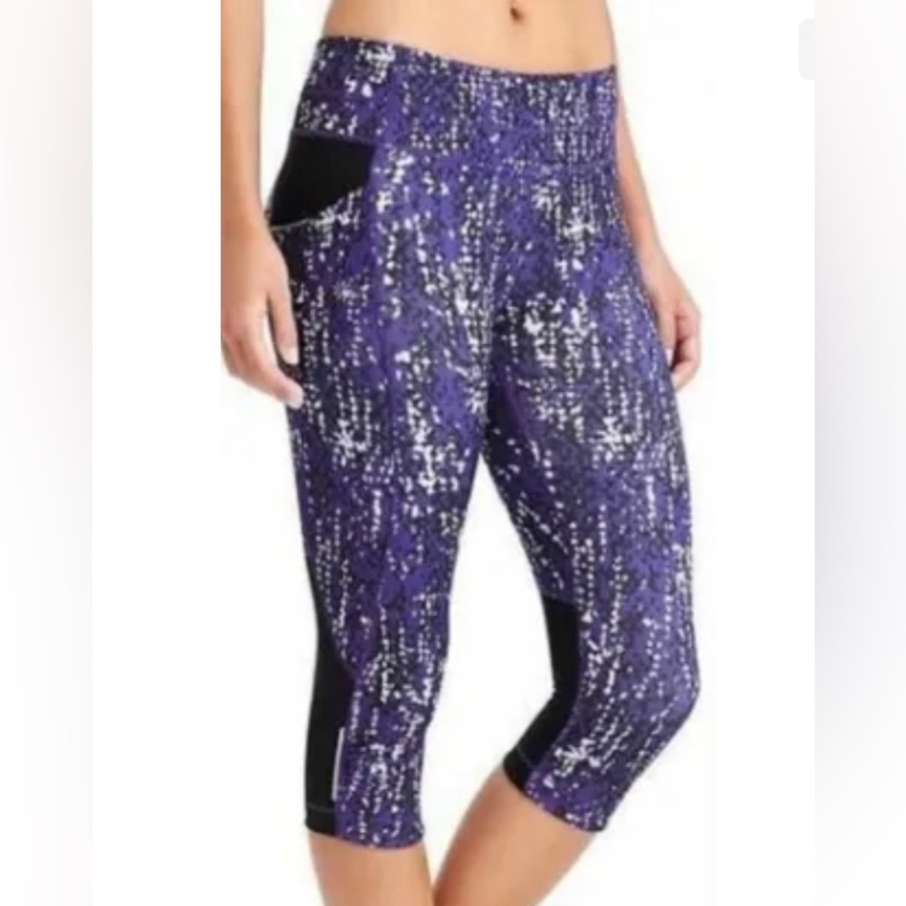 Athleta Workout Pebble Be Free Knicker Purple and Black Capri Leggings Sz XS
